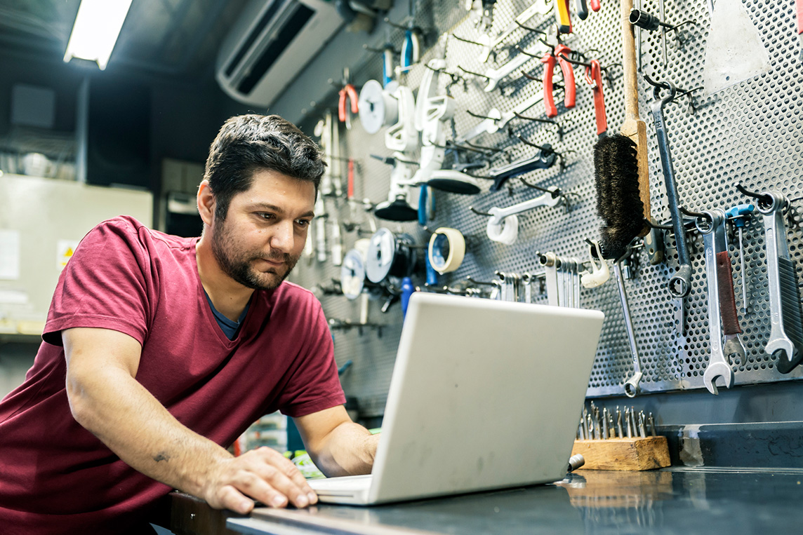 bicycle shop owner using AT&T Internet