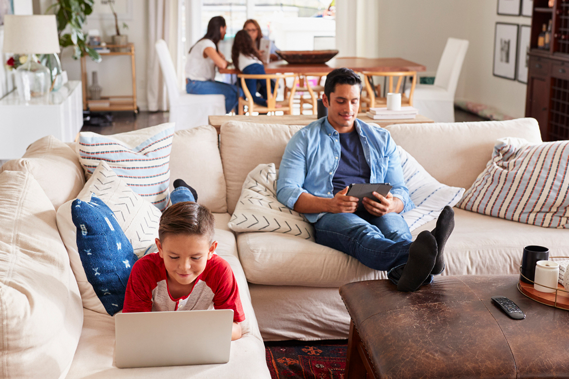 family using at&t internet for all of their entertainment