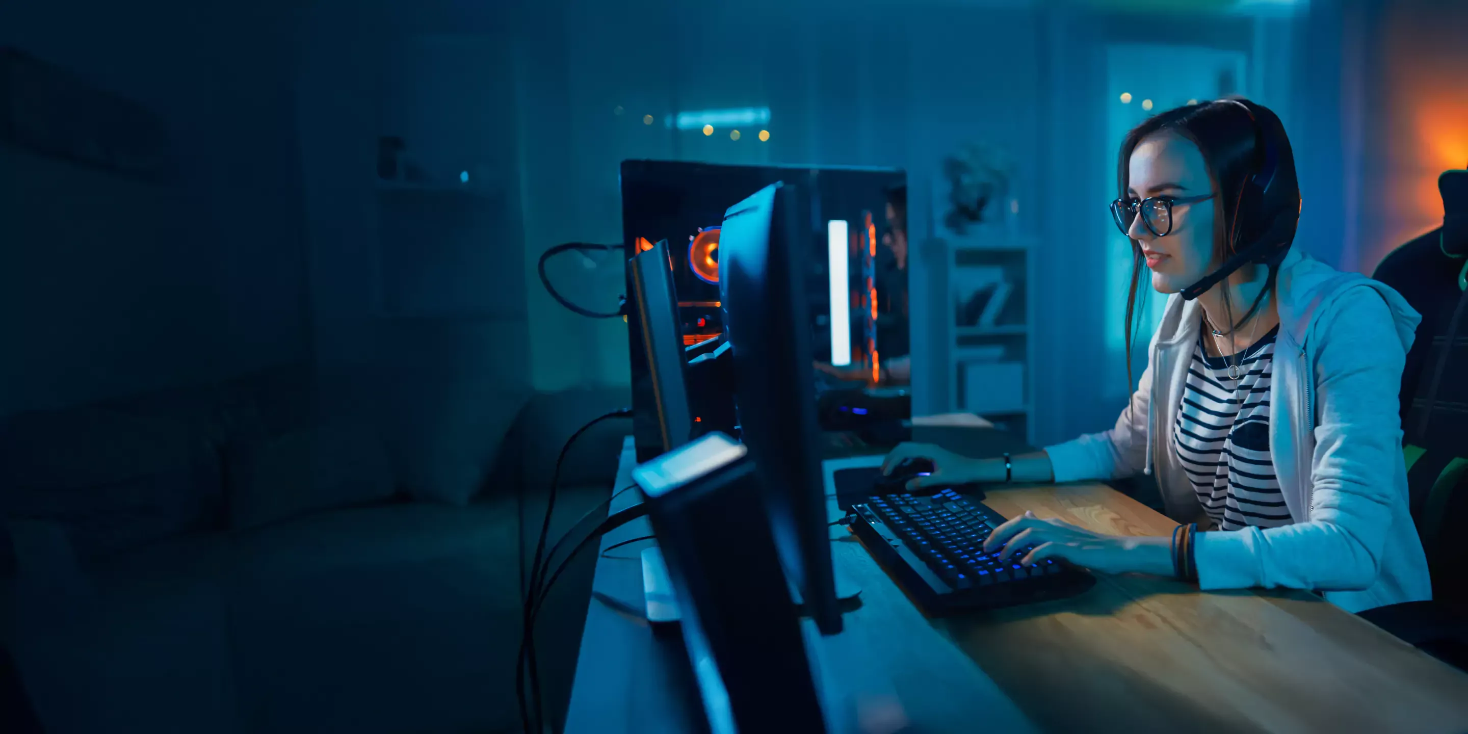 gamer woman using CenturyLink internet on her computer