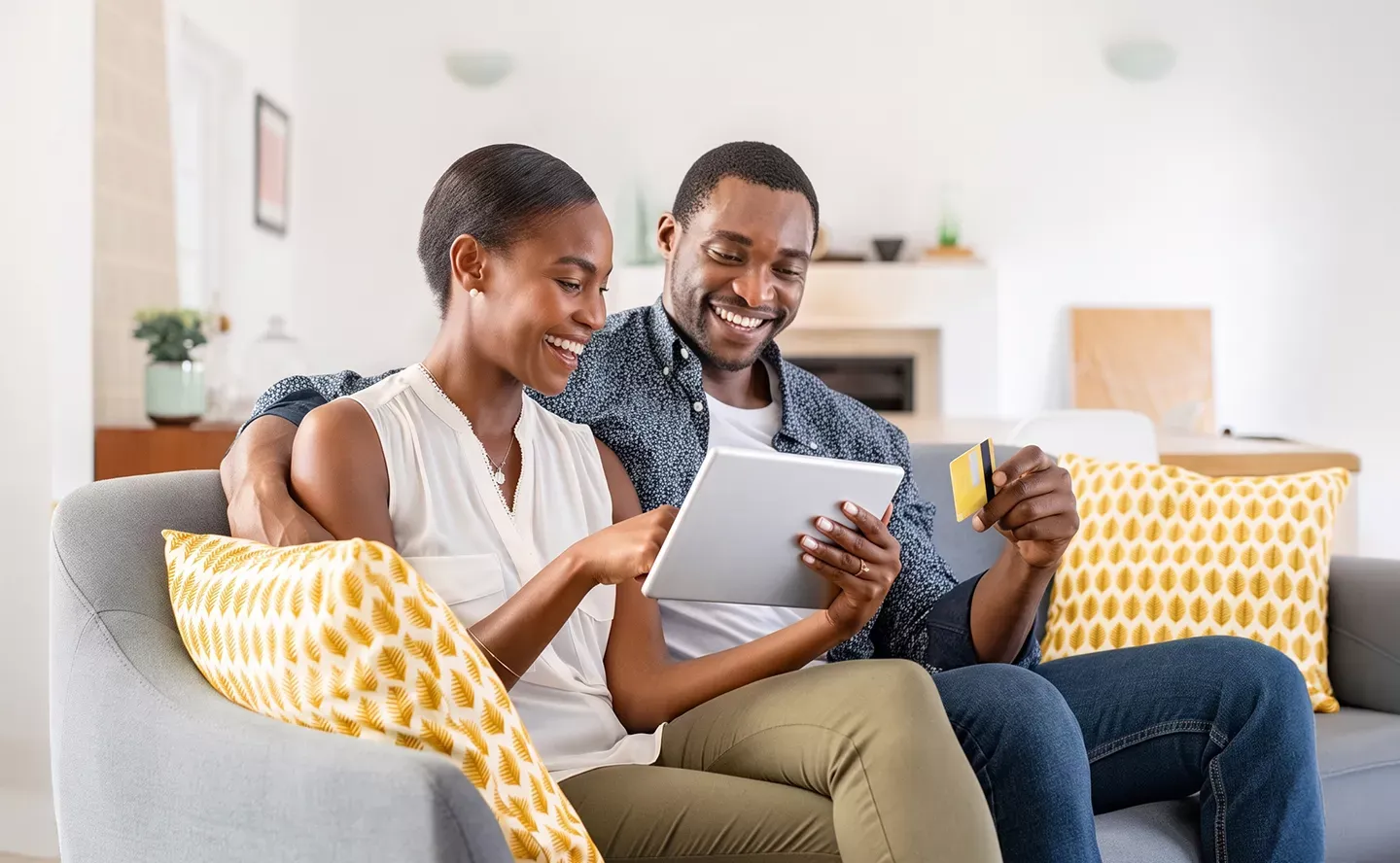 Happy couple pays their affordable fiber bill online