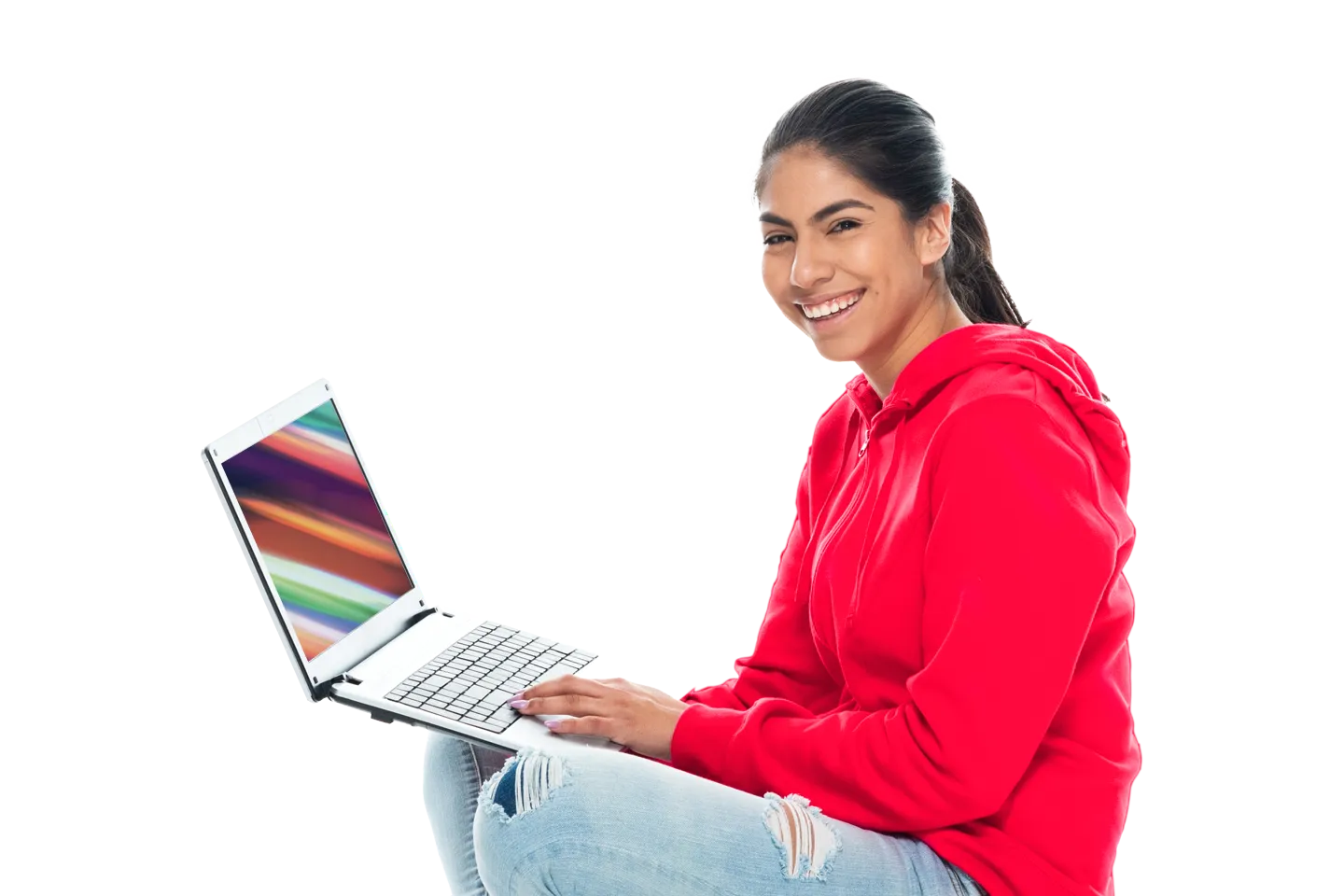 Chica con capucha roja, usando su computadora portátil.
