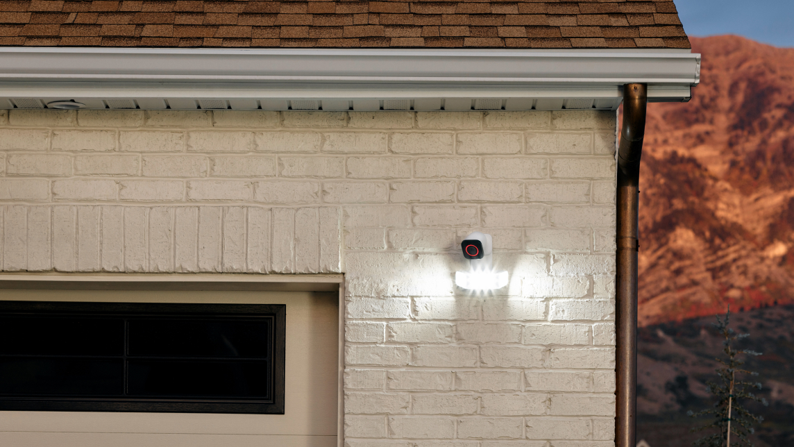 vivint spotlight pro white brick garage